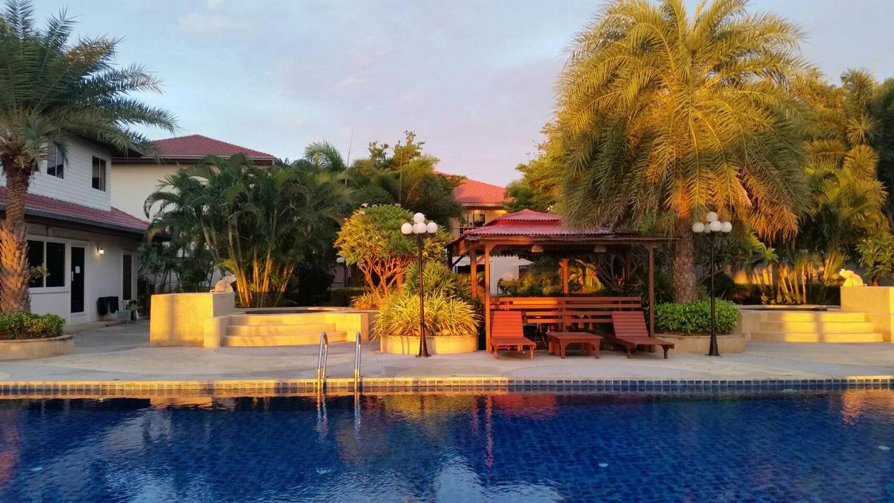 Отель Serene Sands 4*